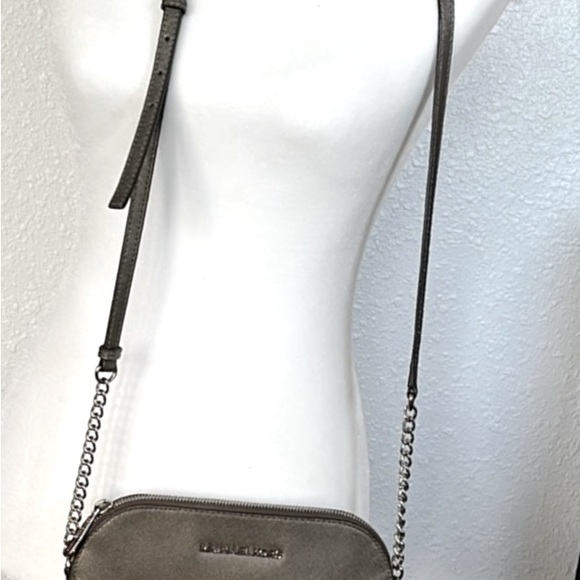 Beautiful MICHAEL Michael Kors Metallic Pewter/Silver Cross-Body Purse/Bag - Picture 6 of 9